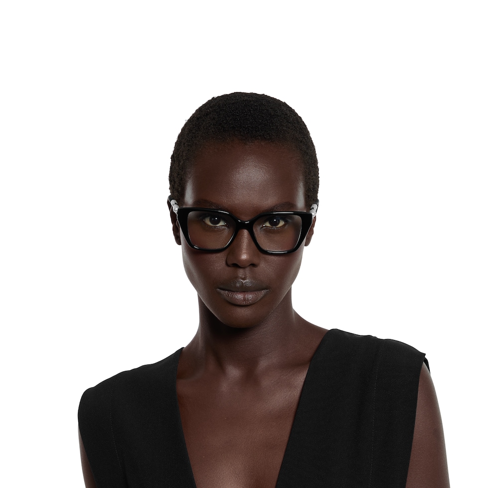 Cat eye optical frame