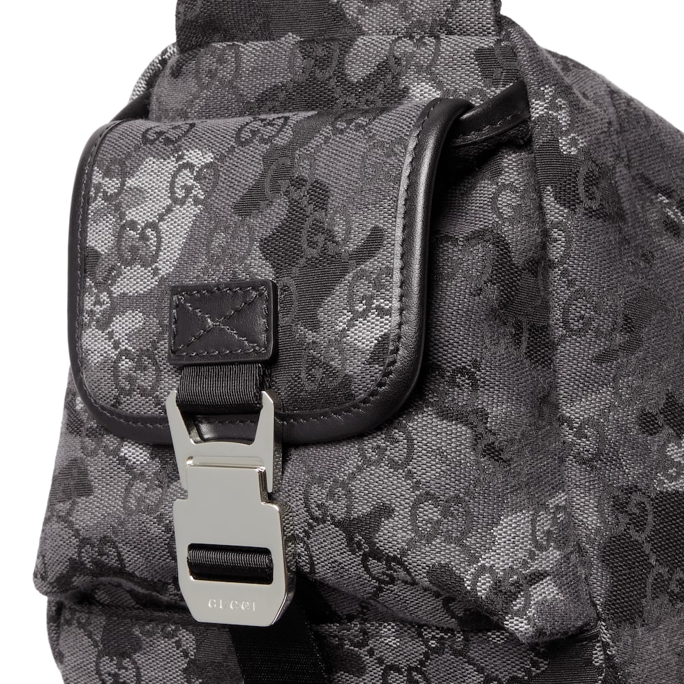 กระเป๋า GG canvas large crossbody bag