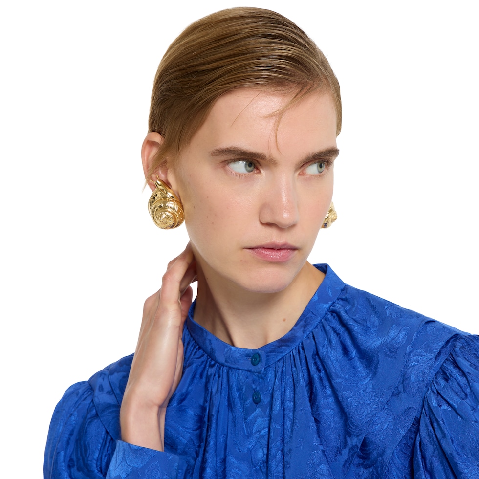 Snail-shaped earrings