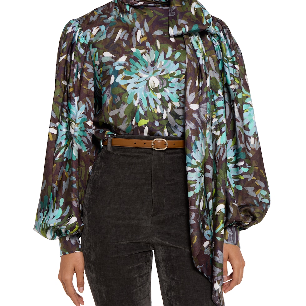 Thin belt with oval buckle