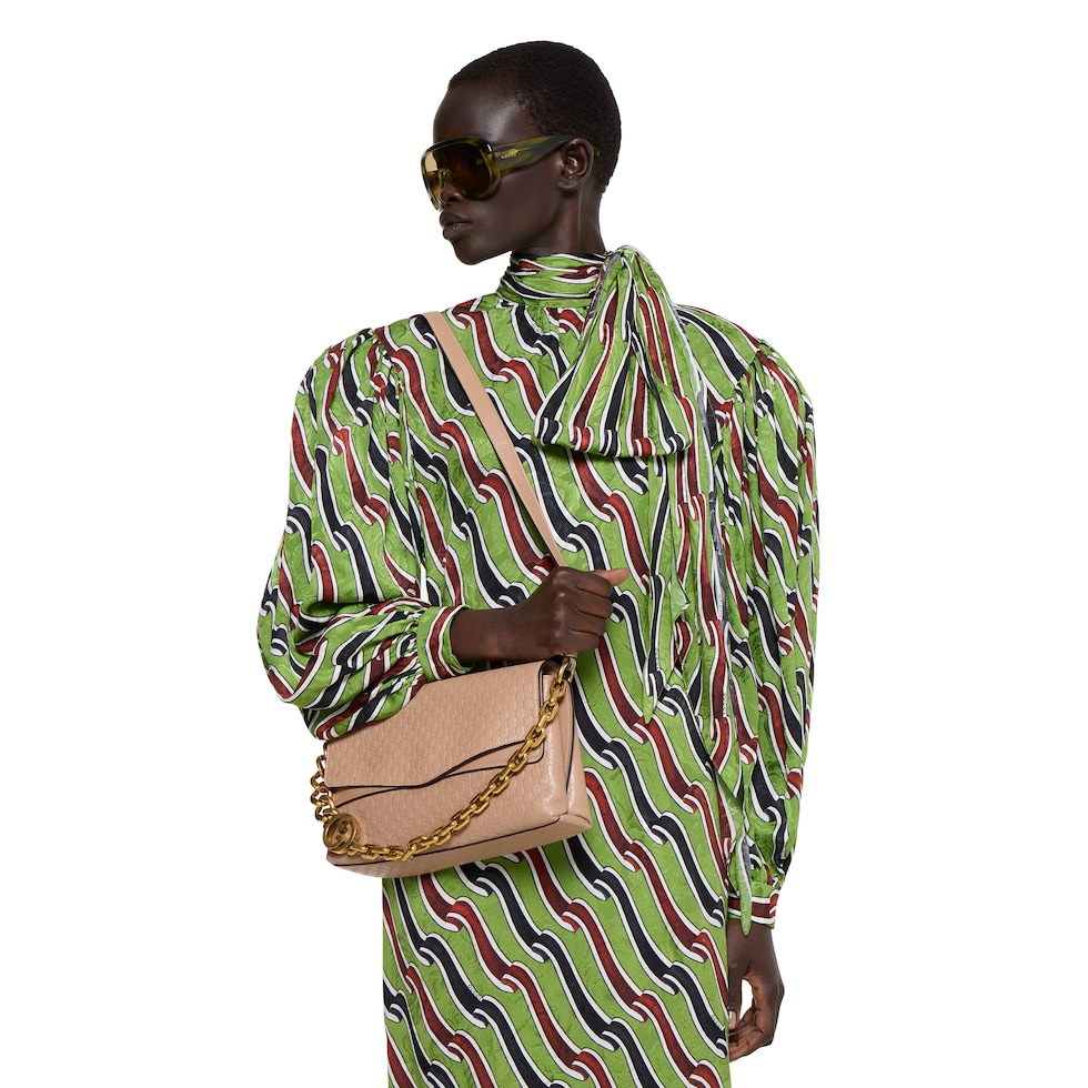 Medium shoulder bag with chain