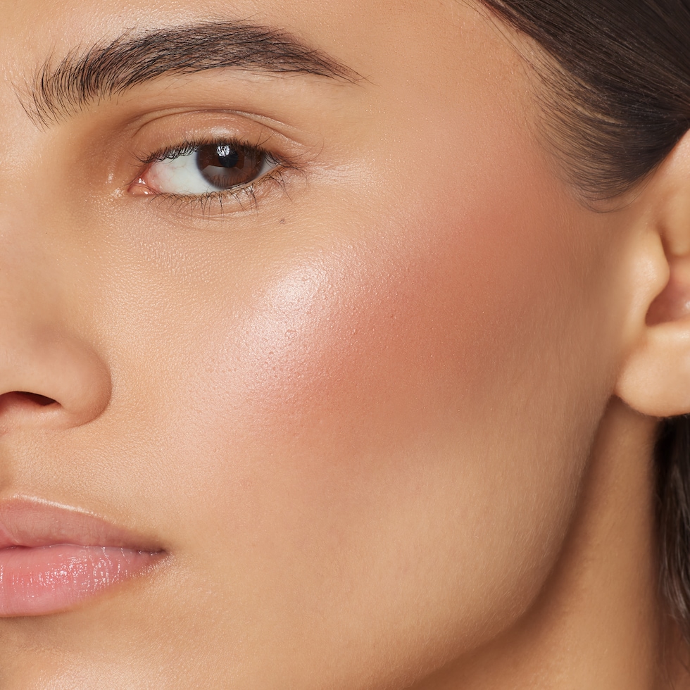 05, Gucci Glow Blush