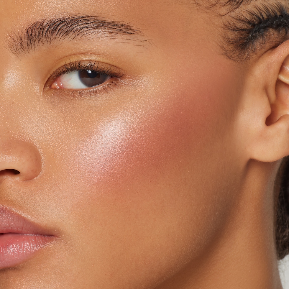 05, Gucci Glow Blush