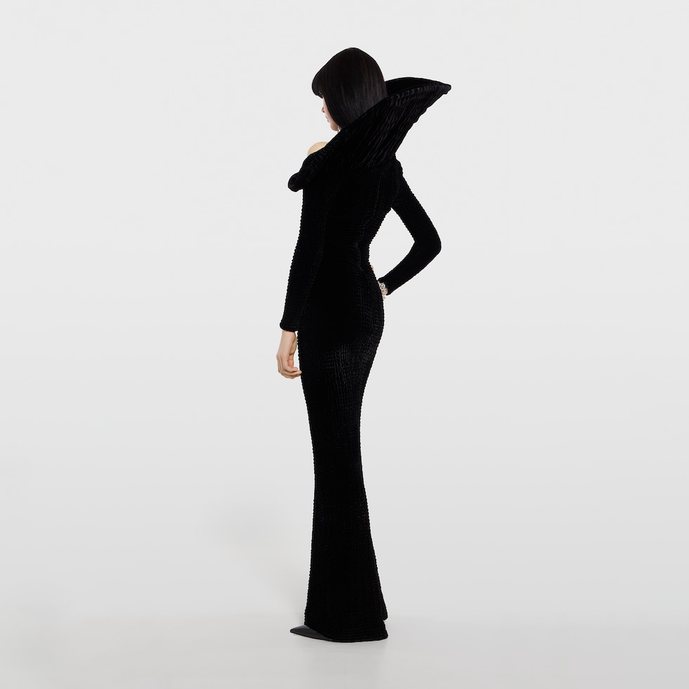 Vestido largo de terciopelo de seda arrugada