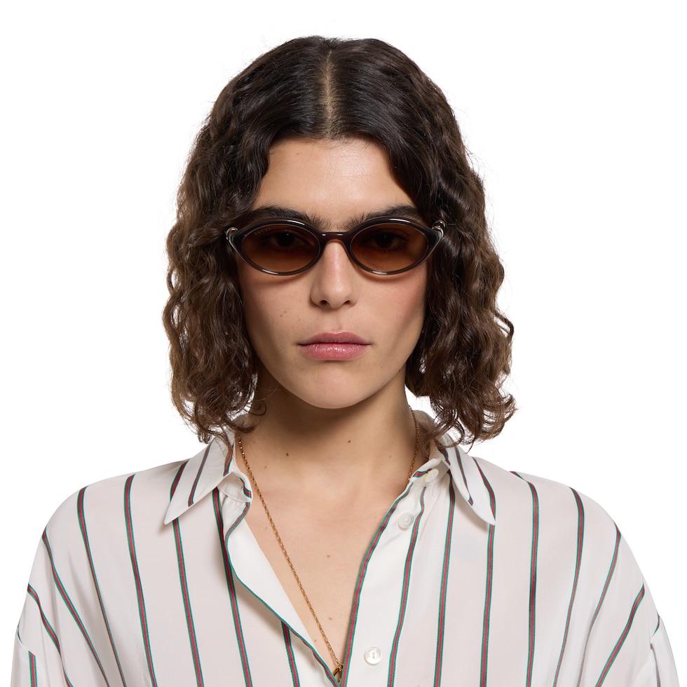 Gafas de sol con montura ovalada