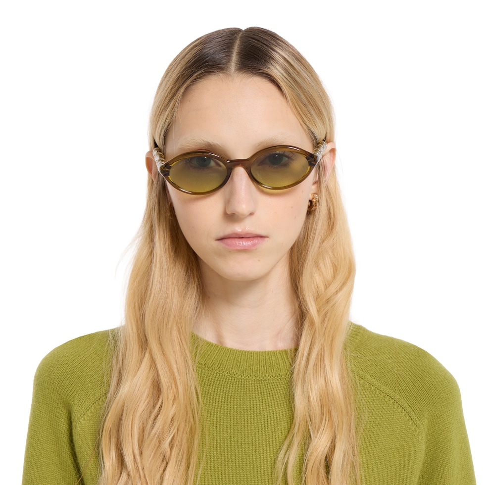 Gafas de sol con montura ovalada