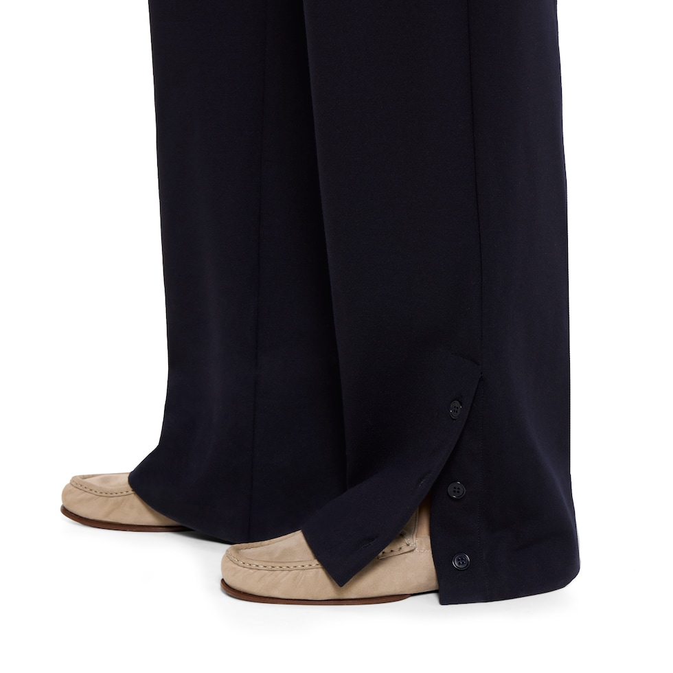 Cotton jersey leisure pants with embroidery