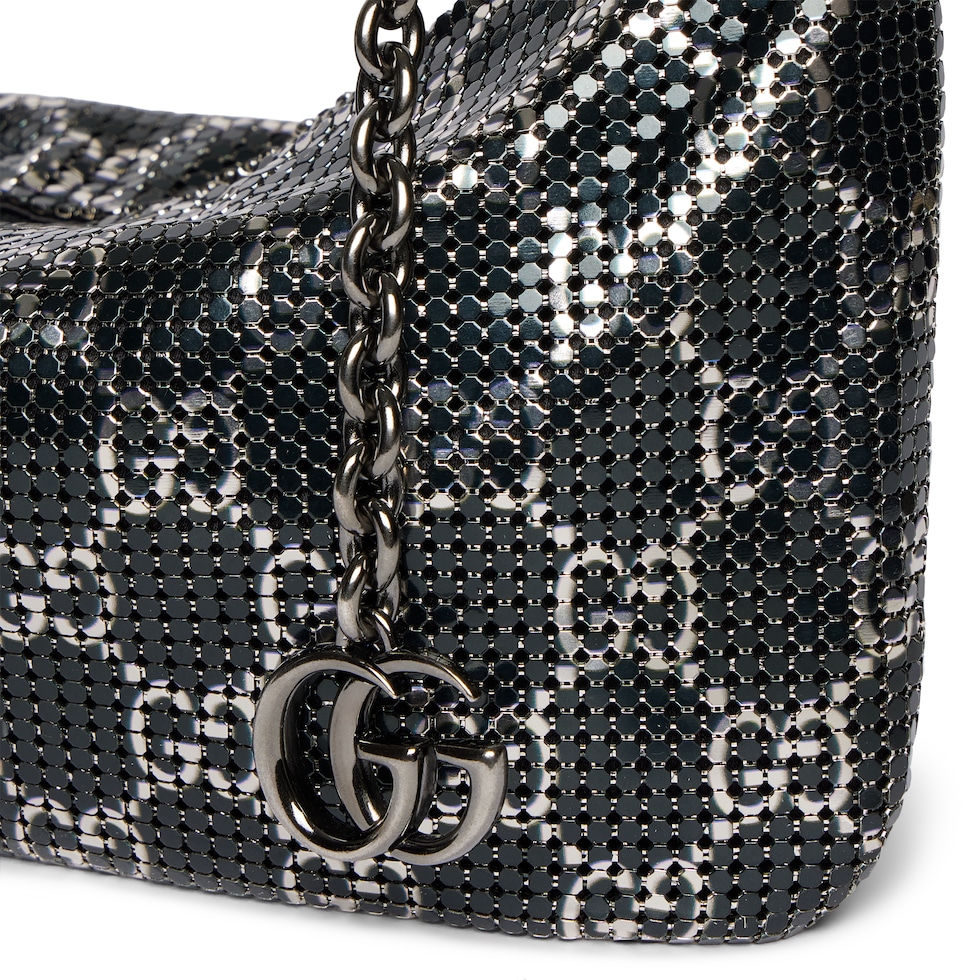 حقيبة سهرة معدنية مع علكة