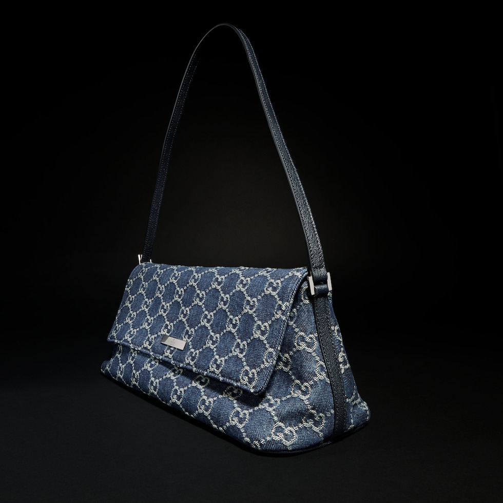 Medium shoulder bag with Gucci plaque