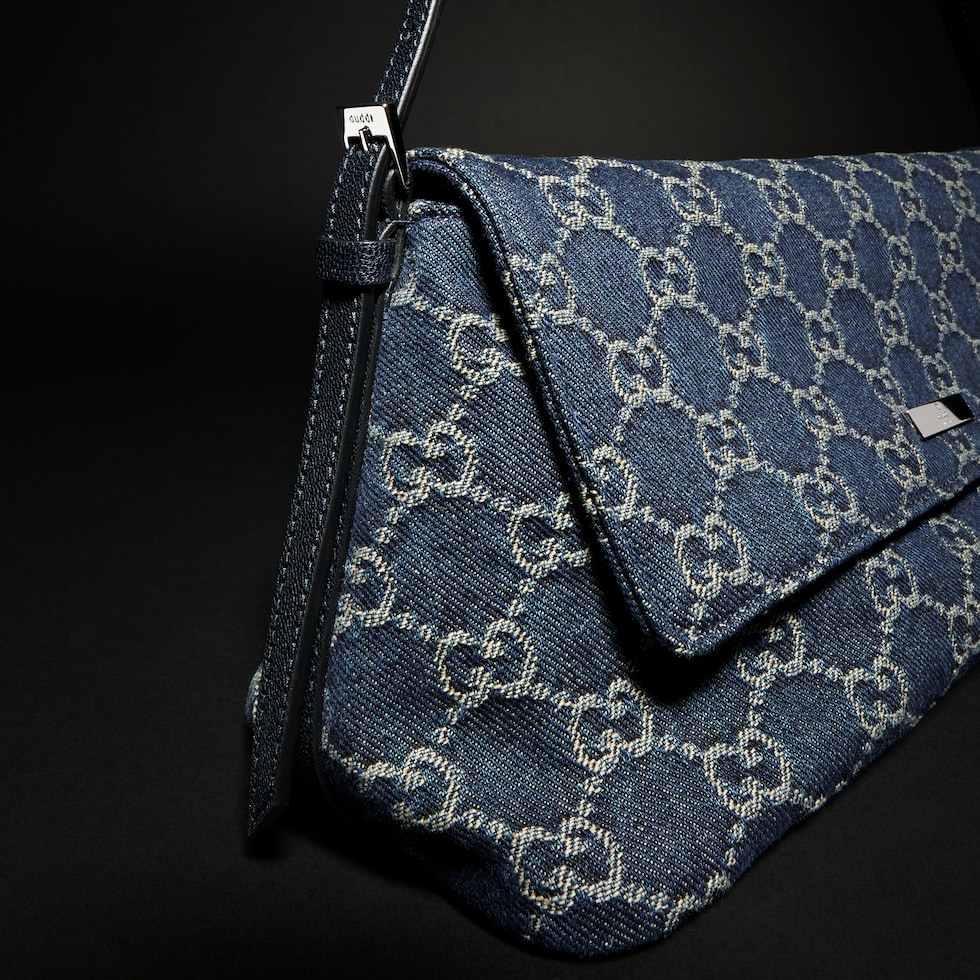 Medium shoulder bag with Gucci plaque