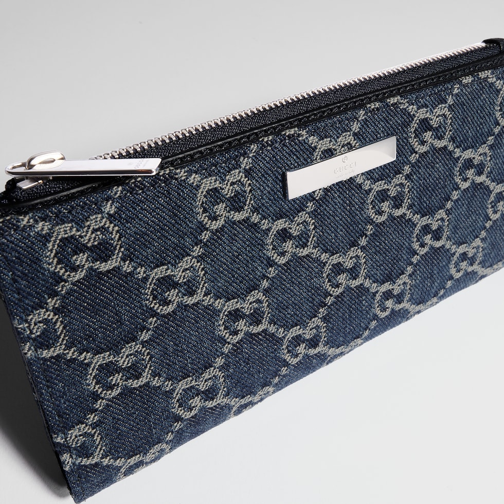 Long wallet with Gucci plaque