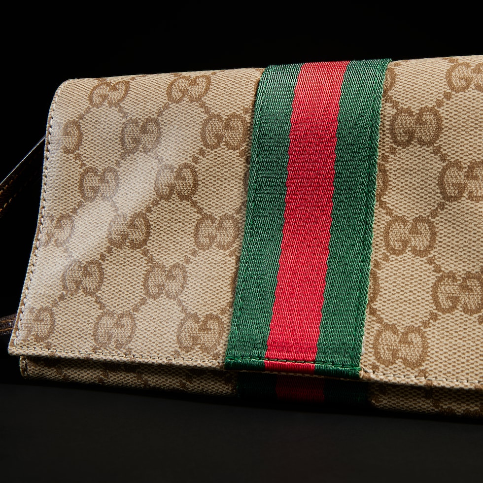 Pochette petit format avec dragonne et Web