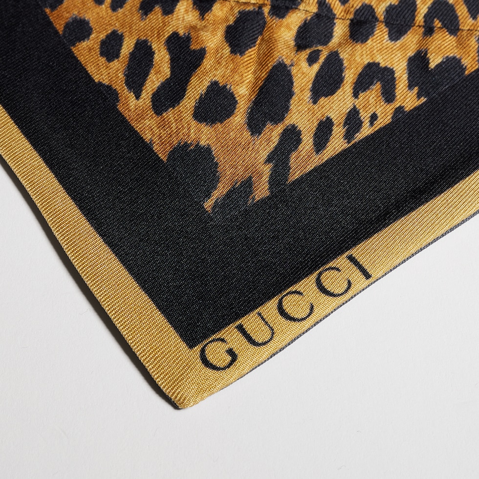 Small/medium reversible pet bandana