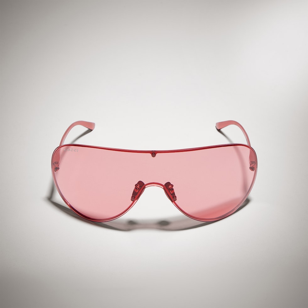 نظارات شمسية بإطار على شكل قناع