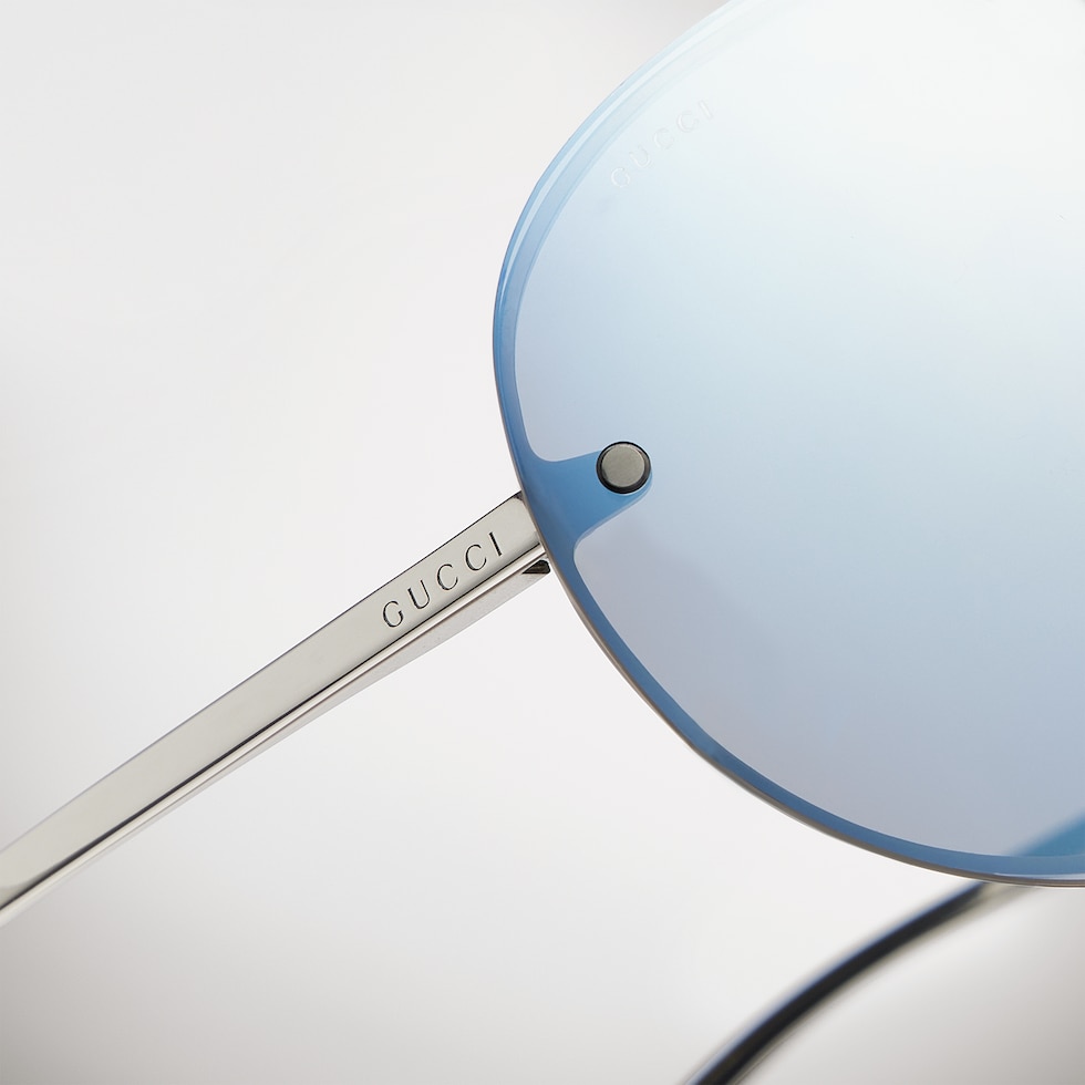 نظارات شمسية بإطار على شكل قناع