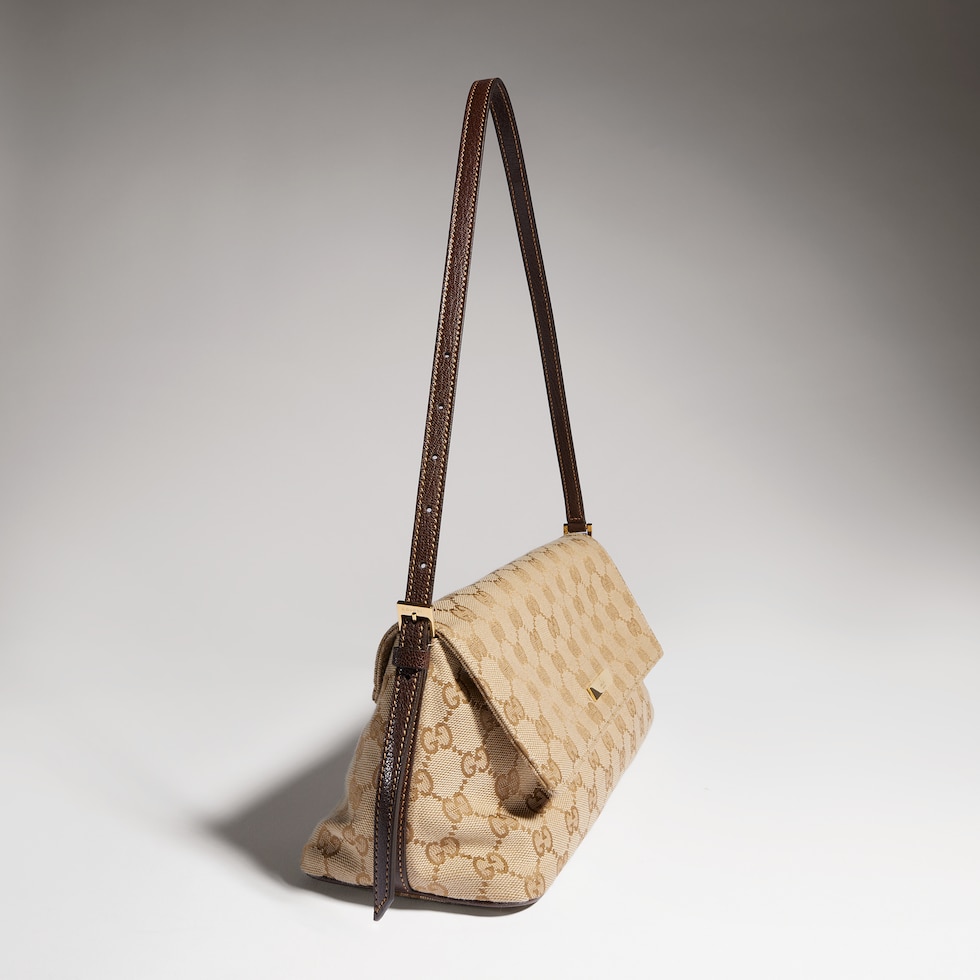 حقيبة كتف متوسطة الحجم مع لوحة Gucci