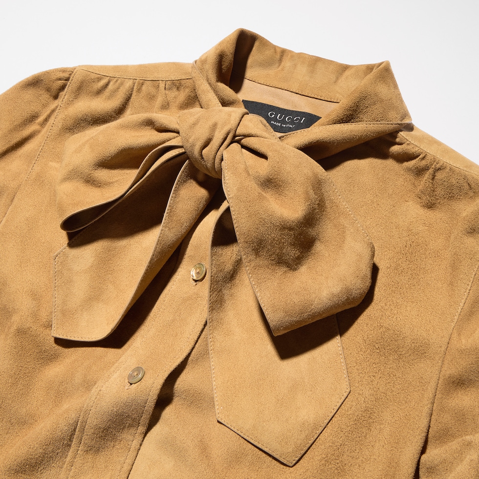 Chemise douce en daim léger avec nœud