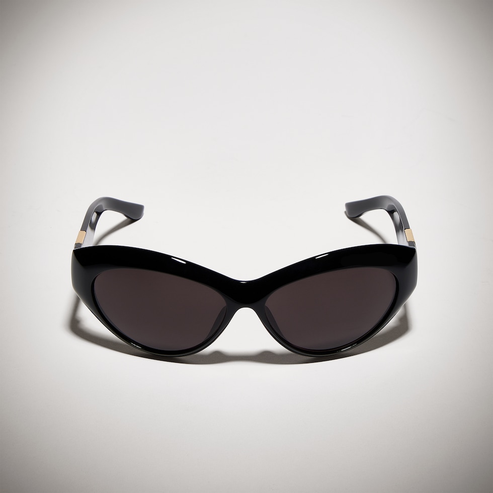 Cat eye frame sunglasses