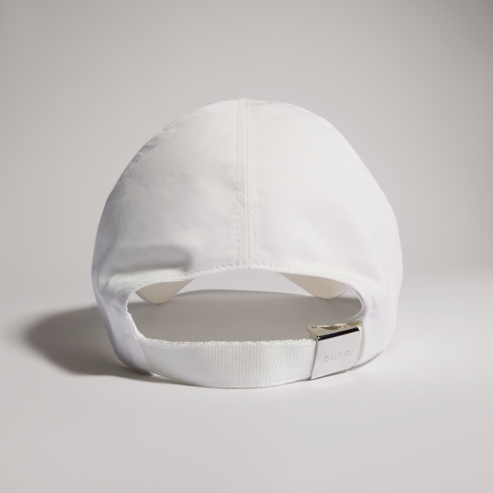 Cotton baseball hat with embroidery