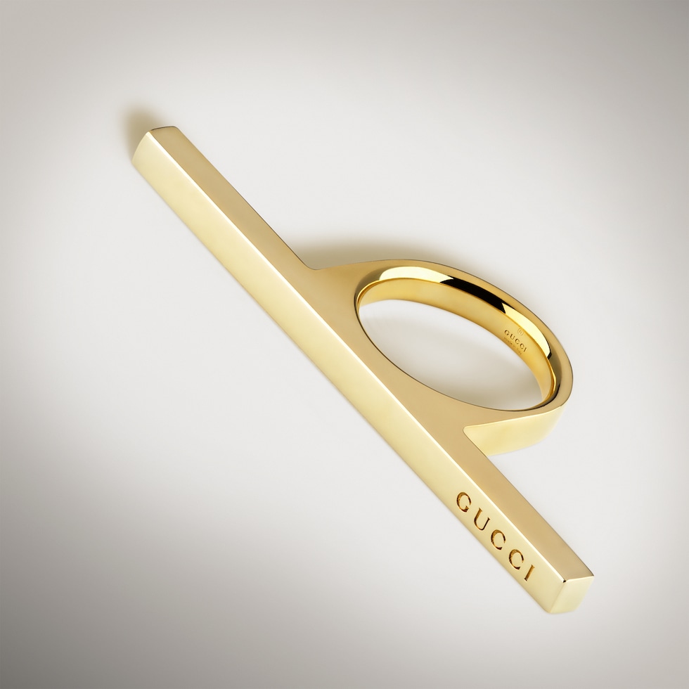 Anillo con barra horizontal