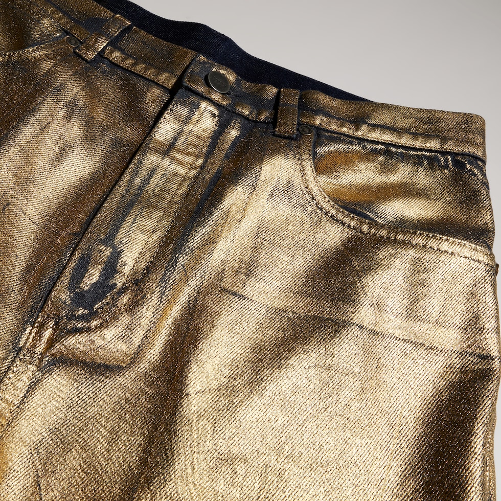 Pantalon en denim de coton enduit coupe ajustée