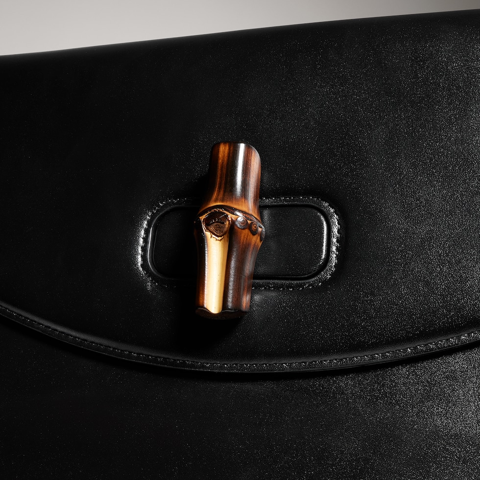 Medium top handle bag with bamboo