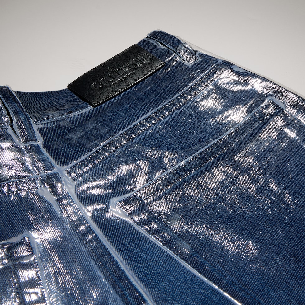 Pantalon en denim de coton lavé et enduit