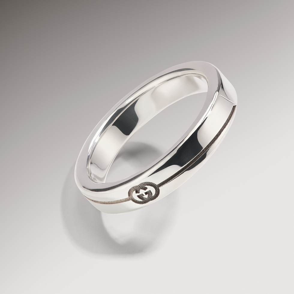Diagonal Interlocking G thin ring