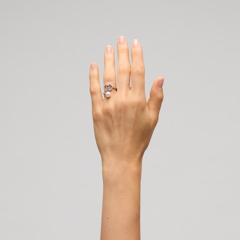 خاتم من اللؤلؤ والكريستال