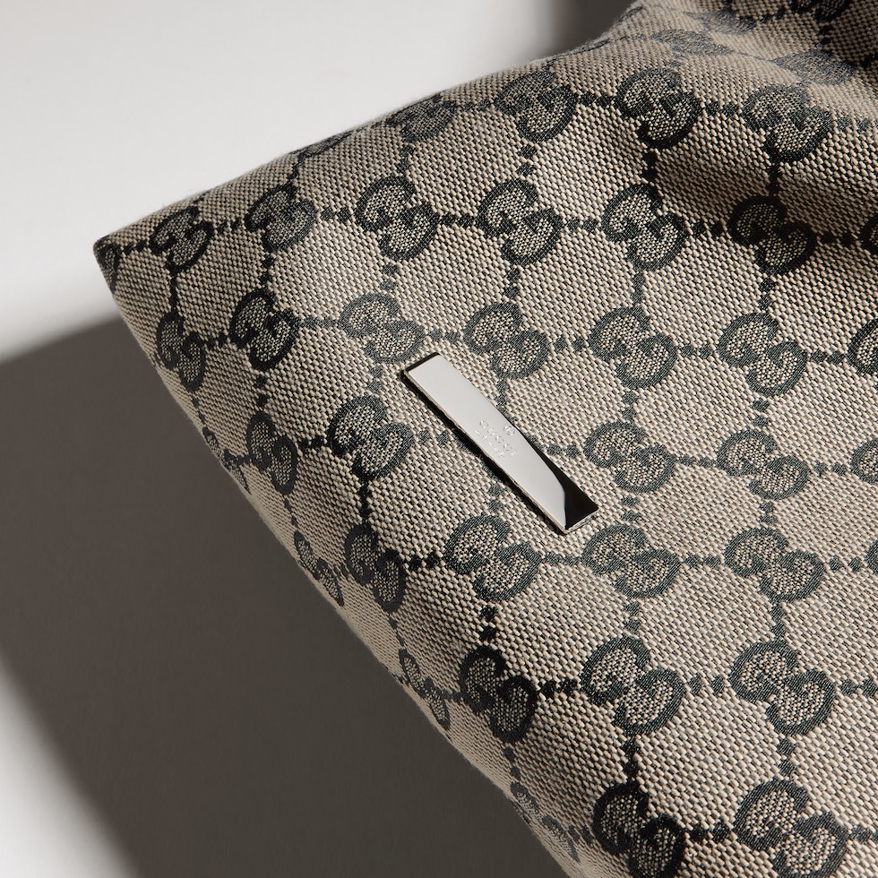 Bolso de mano pequeño y suave con asa superior