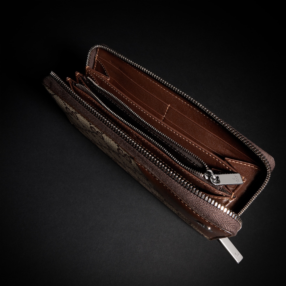 Zip around wallet with Interlocking G