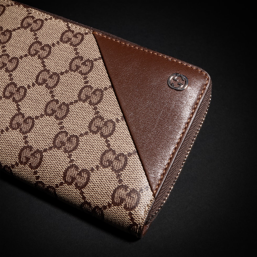 Zip around wallet with Interlocking G