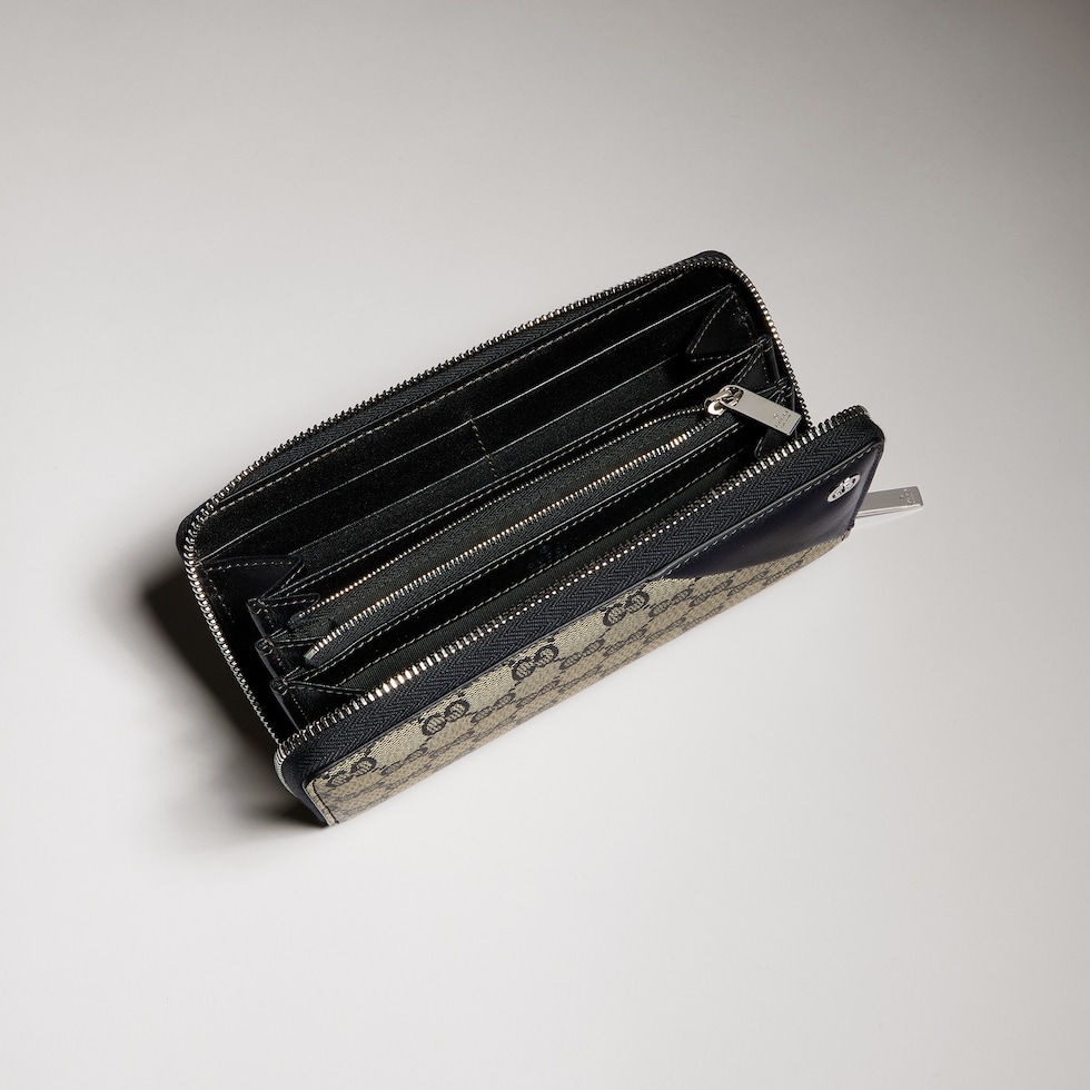 Zip around wallet with Interlocking G