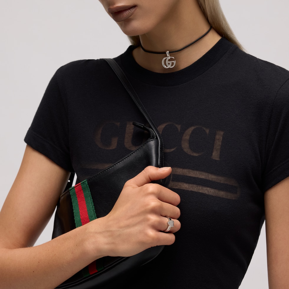 Ring mit Herz-Anhänger und Gucci Markenzeichen