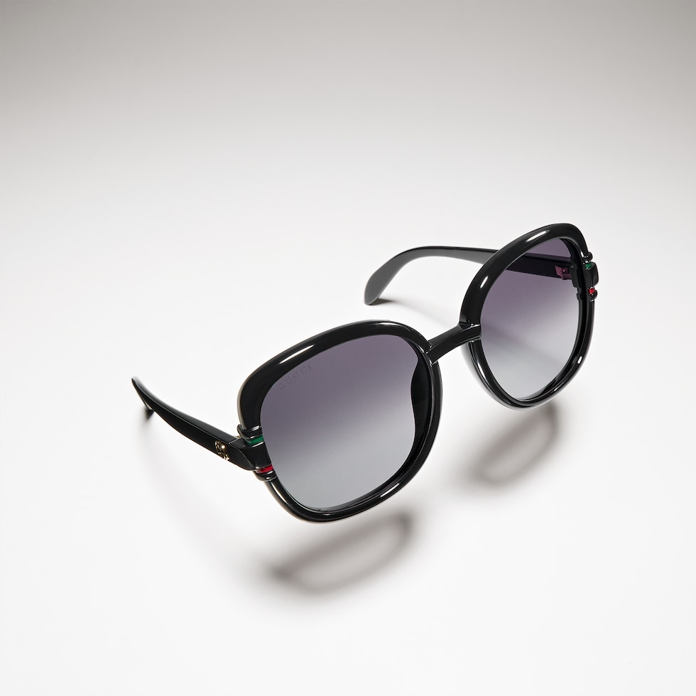 Low nose bridge fit sunglasses