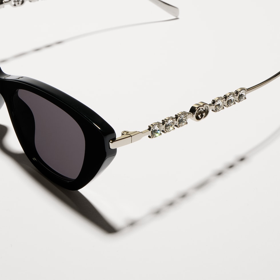 Cat eye frame sunglasses