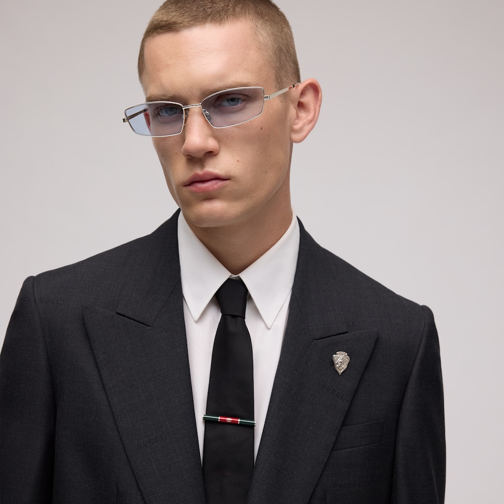 Tie bar with Web detail
