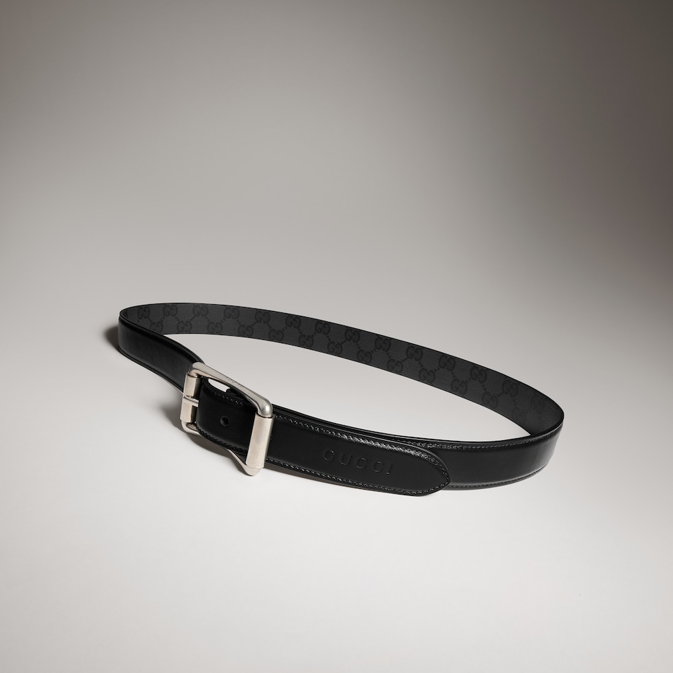 Reversible belt with roller buckle