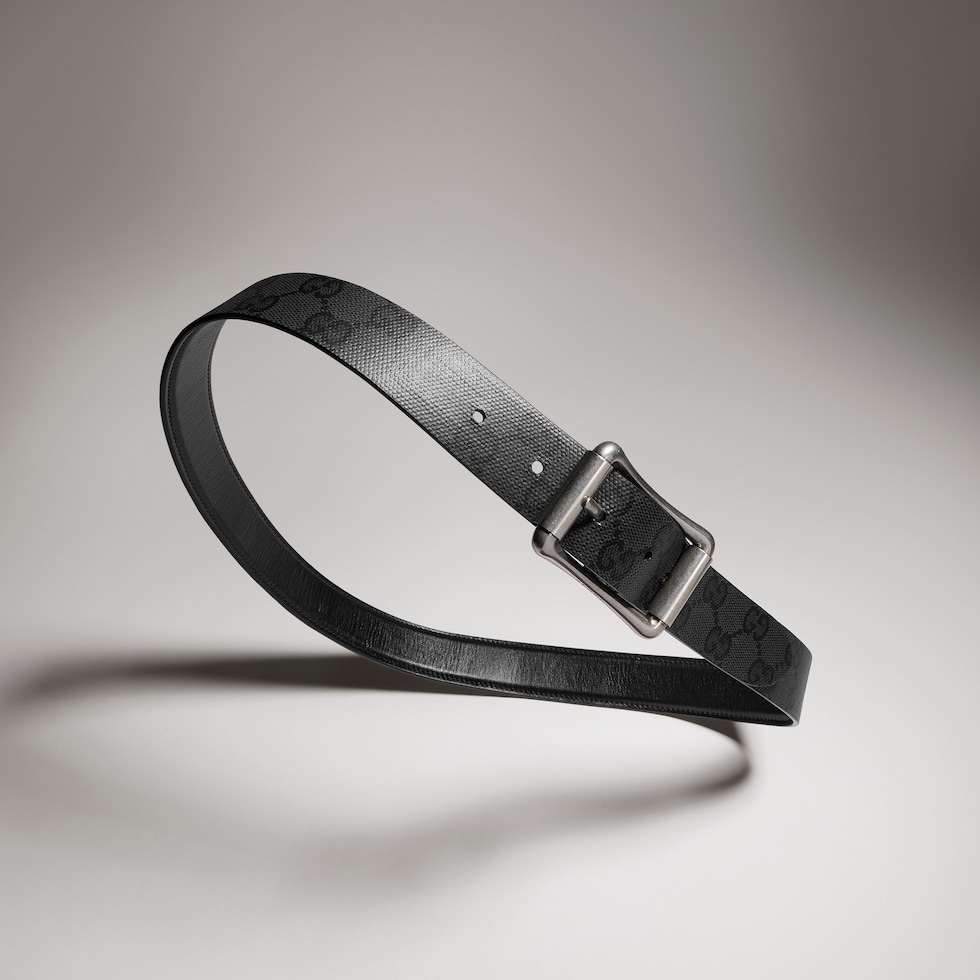 Reversible belt with roller buckle