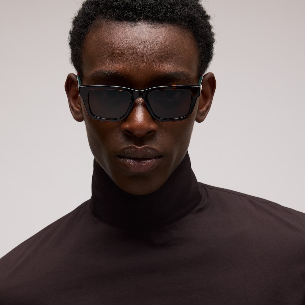 Sonnenbrille mit rechteckigem Rahmen