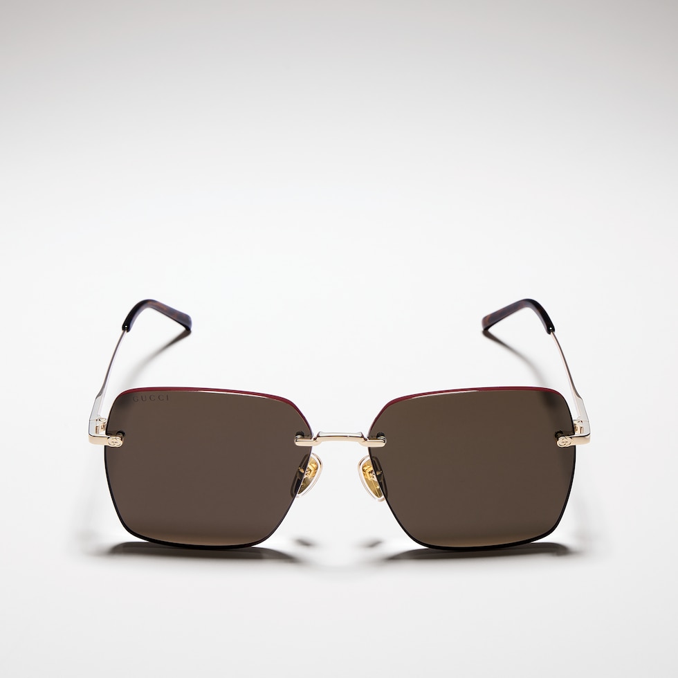 Low nose bridge fit sunglasses