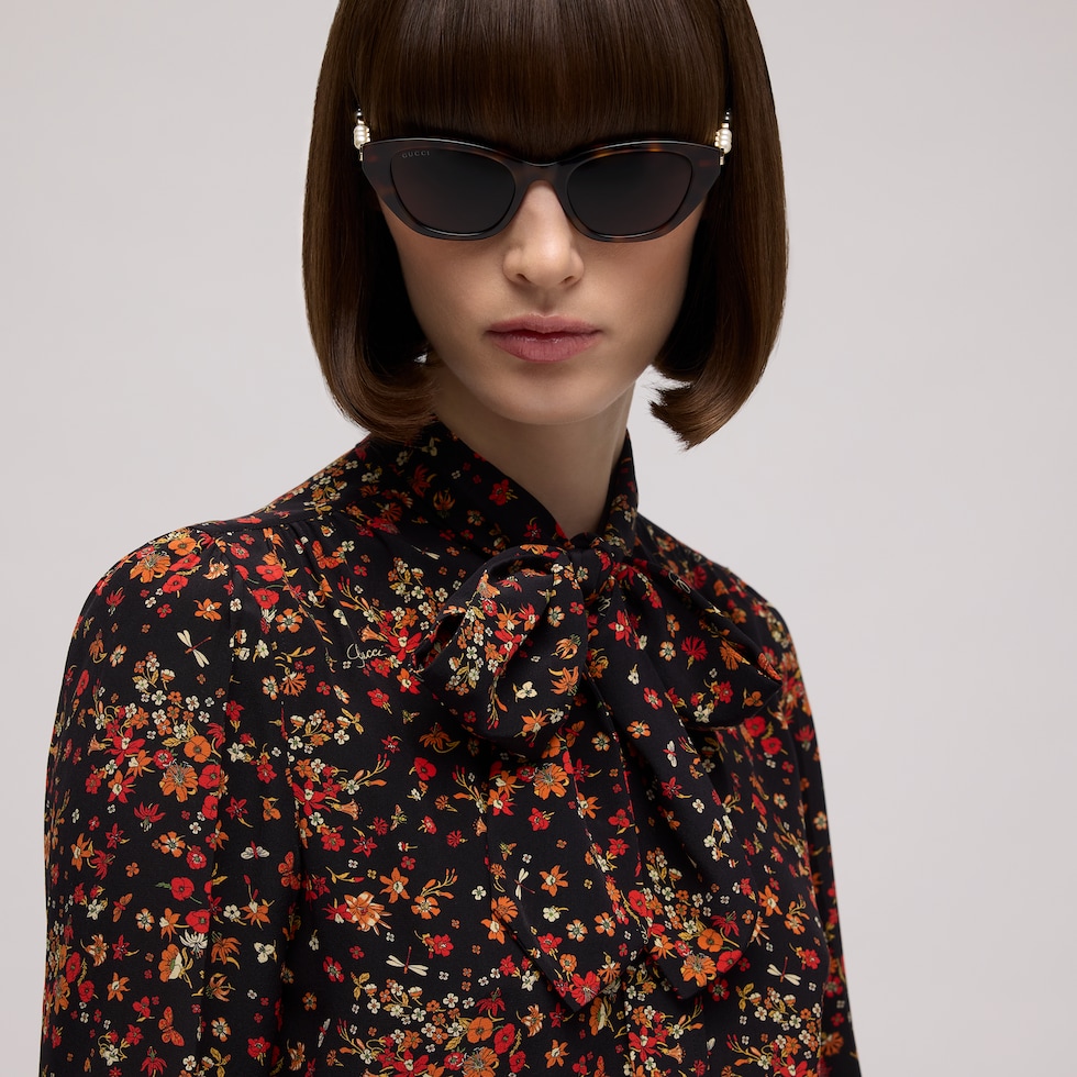 Cat eye frame sunglasses