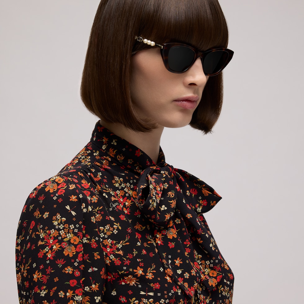 Cat eye frame sunglasses