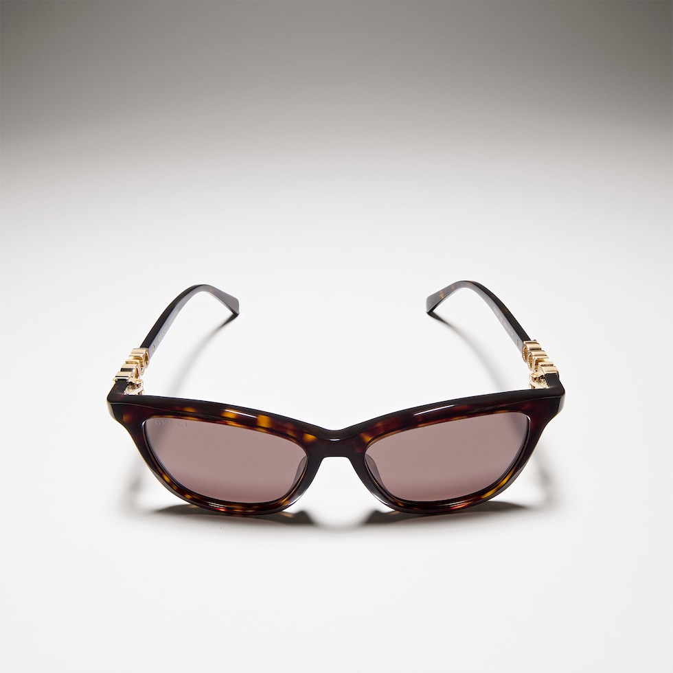 Cat eye sunglasses