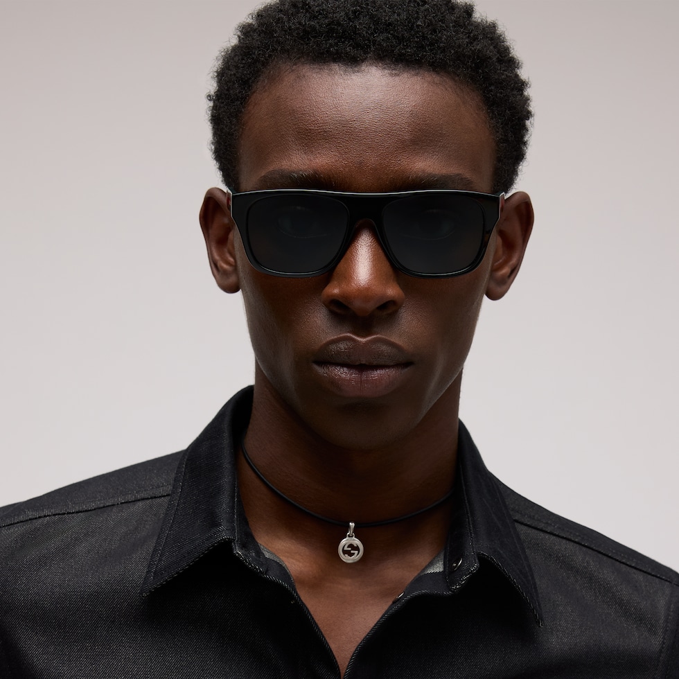 Sonnenbrille mit eckigem Rahmen