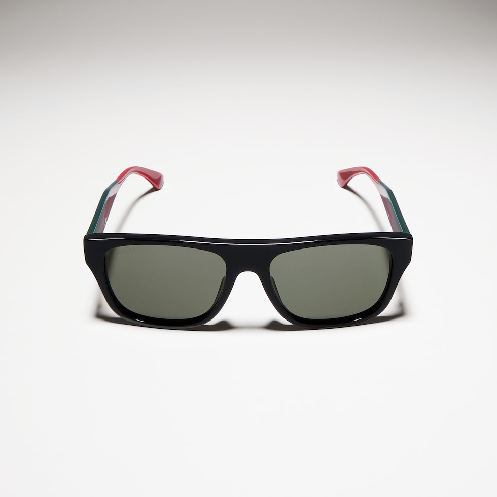 Sonnenbrille mit eckigem Rahmen