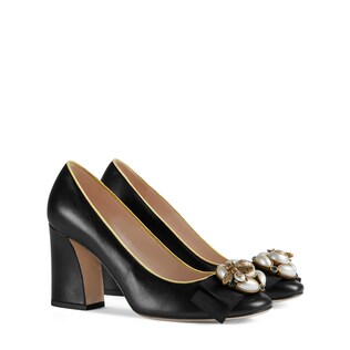 Leather mid-heel pump with bee