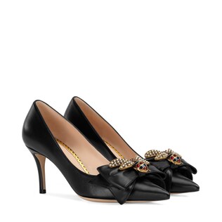 Leather mid-heel pump with bow