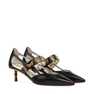 Leather pump with insects studs 