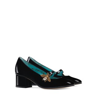 Patent leather mid-heel pump with bee